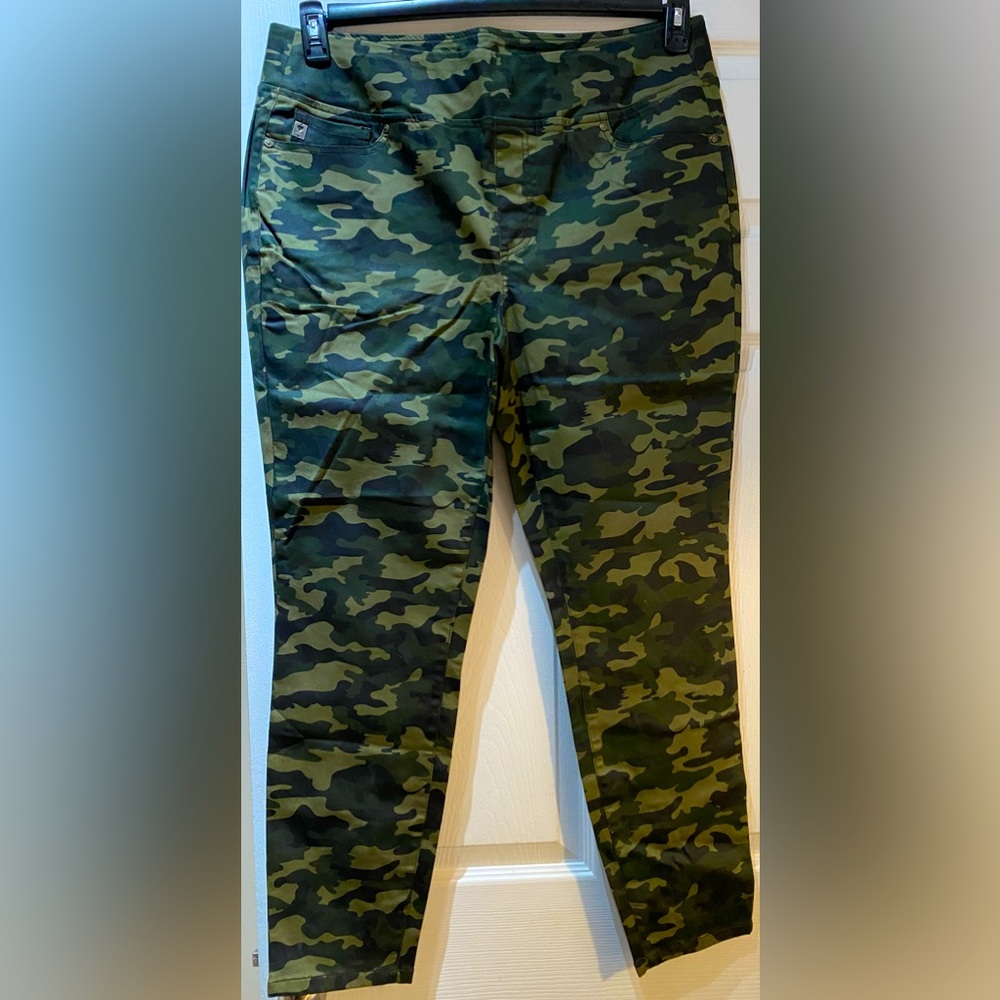 NEW without tags, never worn plus size camouflage pants by Belle Kim Gravel 18W